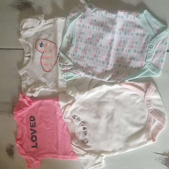 4 Size 0-3 Onesies Different Brands - Picture 1 of 5